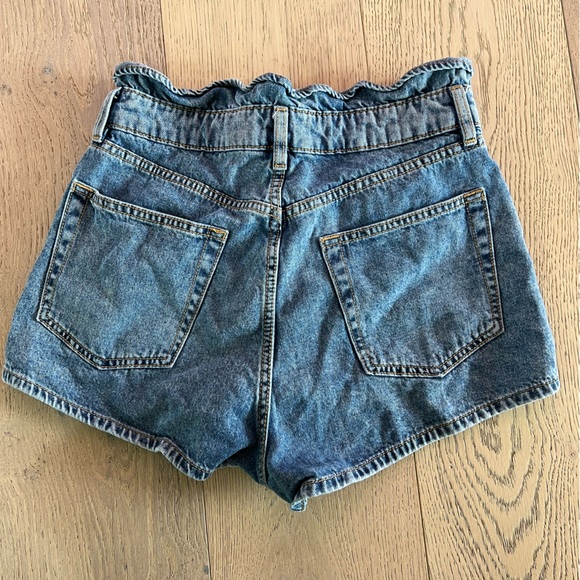 H&M Paperbag Button Fly High Waisted Denim Shorts / Size 6 - Picture 4 of 5